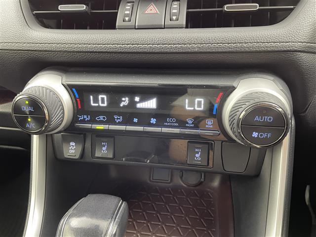 【運転席操作部】快適なドライブを楽しむための機能が装備されています！運転席から触れるので、使いやすいです！除菌プランいれていただくと、さらに清潔で安心していただけます！