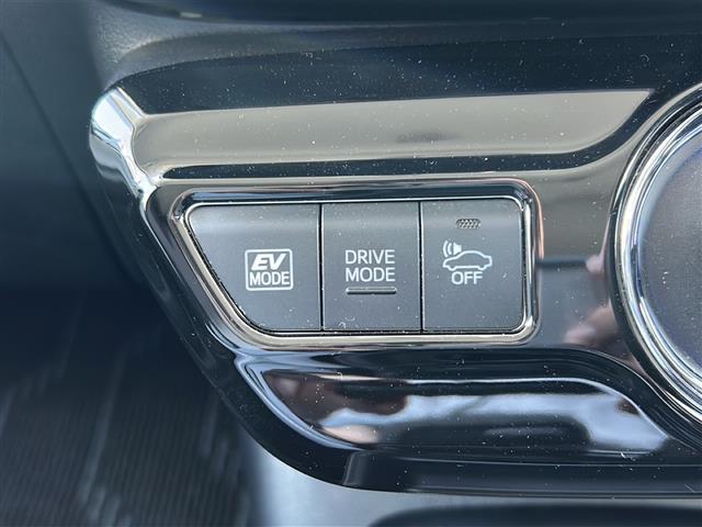 気になる車はすぐにお問い合わせください！画面右側の0066から始まる無料ダイヤルからお問い合わせ下さい！専門スタッフがお車のご質問にお答えいたします！