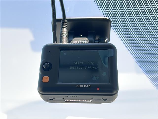 映像・音声などの運転中の記録を残します。事故などを起こした起こされた時の証拠になりえますので、もしも時でも安心ですね。