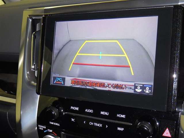 バックモニターも装備しております。バックギアに入れるとナビ画面に車の後方が映し出されます。これで後方確認も安心！