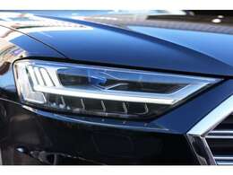 HDマトリクスLEDヘッドライト/アウディレーザーライトを装備しており、オートマチックハイビームにより夜間の視認性が向上しております。