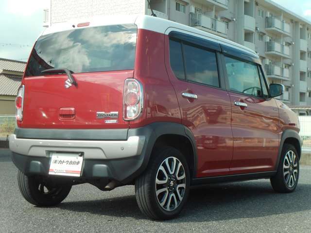ボディカラーはフェニックスレッドパールブラック2トーンルーフです。