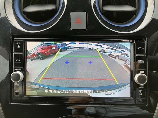 バックモニターを装備しています。ひと目でうしろの状況がわかるためスムースに駐車できます。