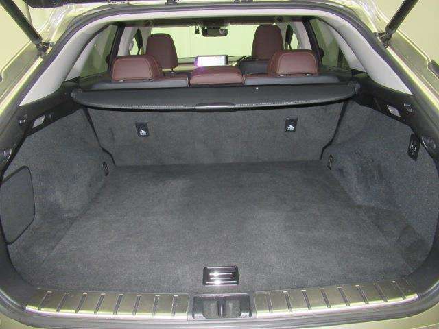 トランクルームも広々！多くの荷物を載せていただけます