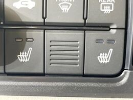 【シートヒーター】寒い日に重宝するシートヒーター！エアコンより早く温まってくれるので寒がりの人も安心ですね♪エアコンの温風は乾燥するから苦手、という方にもをおすすめです。