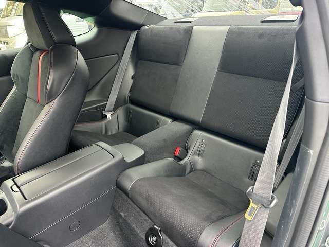 ★5年間新車保障★初度登録から5年間の新車保証が含まれています。長期間、安心してお乗り頂けます！保障費用は支払総額に含まれています！遠方のお客様は保証継承後、お近くのディーラーにて保証が受けられます！