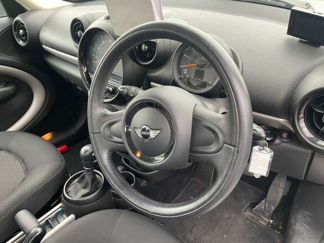 小傷、小擦れ、小凹み有りますが、全体的に綺麗なお車です。