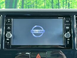 【純正ナビ】人気の純正ナビを装備。オーディオ機能も充実しており、Bluetooth接続すればお持ちのスマホやMP3プレイヤーの音楽を再生可能！毎日の運転がさらに楽しくなります！！