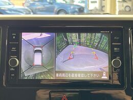 【アラウンドビューモニター】専用のカメラにより、上から見下ろしたような視点で360度クルマの周囲を確認することができます☆死角部分も確認しやすく、狭い場所での切り返しや駐車もスムーズに行えます。