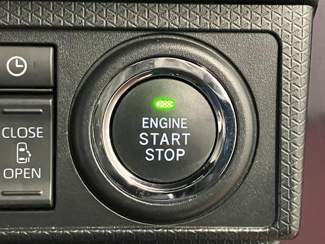 【エンジンスイッチ】　電子カードを携帯し、ブレーキを踏みながらボタンを押すだけでエンジンをかけることができます
