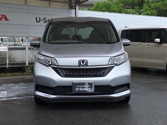 お客様に安全で快適なカーライフをお送りいただくために、中古車にも高いレベルの品質基準を設け、その基準に従って、全ての中古車について納車前整備を実施しています。