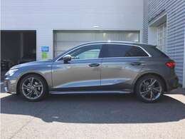 納車前にはアウディ認定中古車で定められた100項目の納車前点検を実施致します