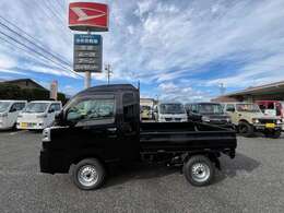 農作物のコンテナやビールケースから角材などの長尺物まで、さまざまな積荷をすみずみまできっちり積み込めます。　荷台床面を低く設定しているので、荷物の積み降ろし作業の効率が上がります。