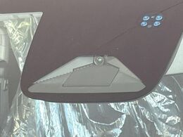 【ホンダセンシング】走行中に前方の車両等を認識し、衝突しそうな時は警報とブレーキで衝突回避と被害軽減をアシスト。より安全にドライブをお楽しみいただけます。