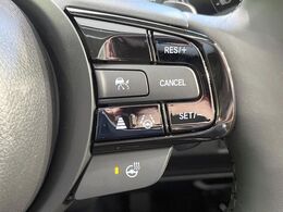 【アダプティブクルーズコントロール】高速道路での長距離走行が楽に！！自動で速度を保つクルーズコントロールが、衝突軽減システムと連携し、前方の車両を感知して車間を保つように速度調節してくれます！！