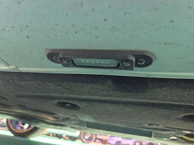 パドルライトも装着しており、夜の乗り降りをサポート致します。