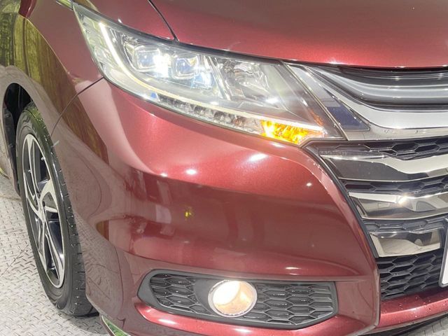 【LEDヘッドライト】悪天候や夜間走行時も良好な視界を確保し安心して運転できる高輝度LEDヘッドライトを装備！点灯速度が早く、消費電力も抑えられています。
