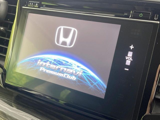 【メーカー純正ナビ】インテリアに溶け込むスタイリッシュな「専用設計」メーカーナビを装備♪視認性や操作性など基本性能にも優れ、より上質なカーライフをお楽しみいただけます。
