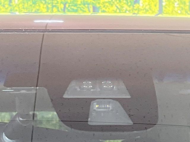 【シティブレーキアクティブシステム】低速走行中に前方の車両等を認識し、衝突しそうな時は警報とブレーキで衝突回避と被害軽減をアシスト。より安全にドライブをお楽しみいただけます。