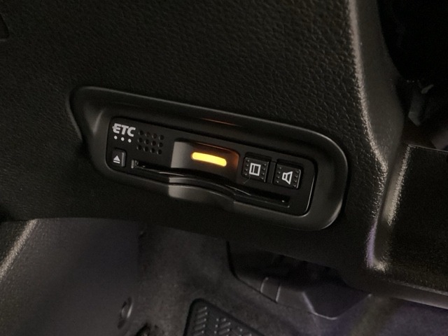 ETCが付いてます。ETC搭載車しか通過できないスマートICが利用できるようになりますよ！現在スマートICの設置箇所も増えてきているので、高速道路利用の幅が広がりますね☆