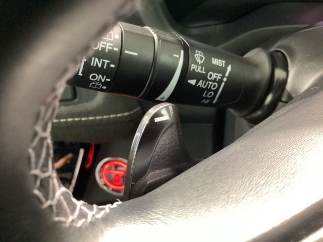 パドルシフト☆手動で変速することが出来ます♪AT車でありながら、MT車のような操作が楽しめます♪
