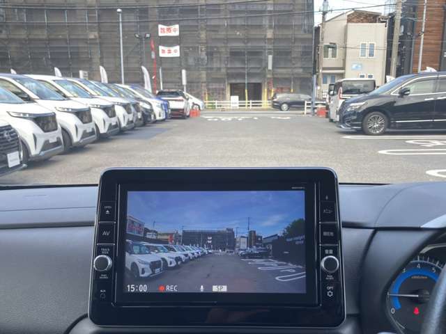 【日産純正　ドライブレコーダー装着車】　映像/音声の記録はもちろん、映像再生時に走行軌跡や車速のわかるGPS搭載。事故時の客観的な検証に役立ちます。