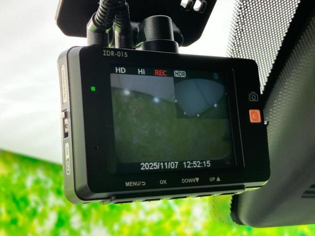 WECARSの展示場では実際に見て、触ってお車をお選びいただけます！知識の豊富な営業スタッフが様々なカーライフをご提案いたします！