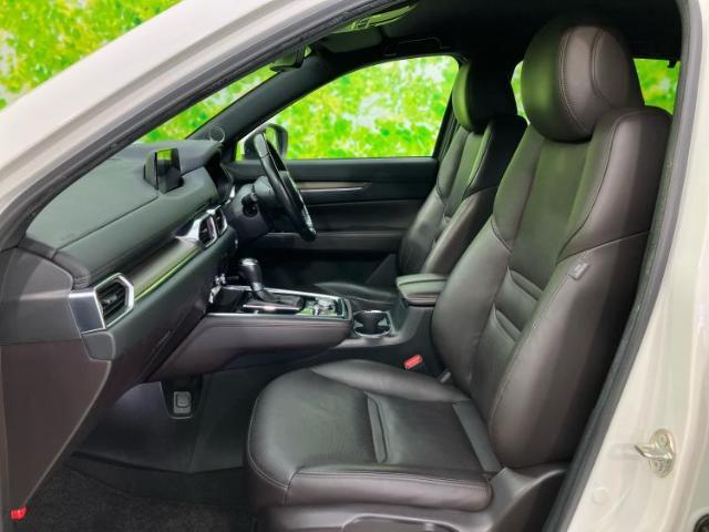 WECARSでは各商談席に大型モニターをご用意しております！見やすい大画面でゆったりと全国の在庫をご覧いただけます！是非ご来店お待ちしております！