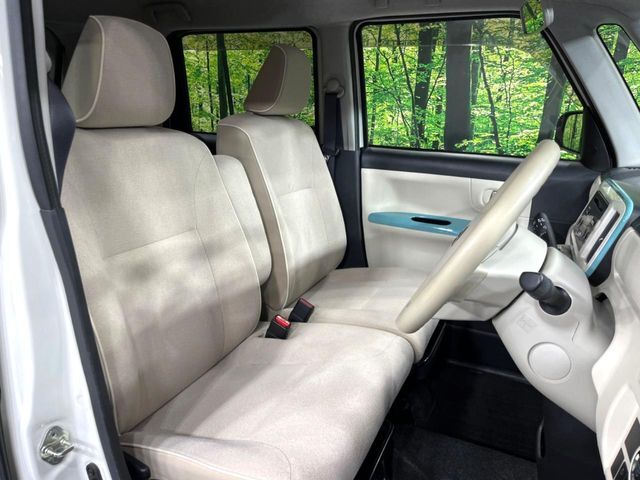 運転席シート廻りは使用感も少なく、良好な状態となっています。丁寧に使われていたことがよくわかりますね。