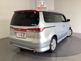 【Honda認定中古車 U-Select】　は3つの安心をお約束します。　1　Hondaのプロが整備した安心。 2　第三者機関がチェックした安心。　3　購入後もHondaが保証する安心。