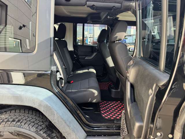 内装もキレイ・清潔に仕上がっています。内装がきれいなお車は気持ちが良いですし、コンディションがいい車が多いです。前のユーザーが丁寧に使っていた証拠です♪