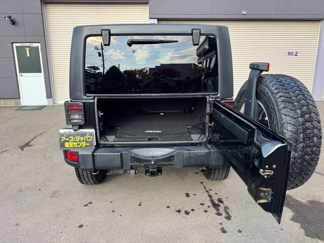 全国販売可能です。当社の車を気に入っていただいたお客様、一度お問合わせください。メールにて簡単にお見積りをご案内いたします。お待ちしています。下の‘在庫確認・見積依頼‘より簡単入力♪