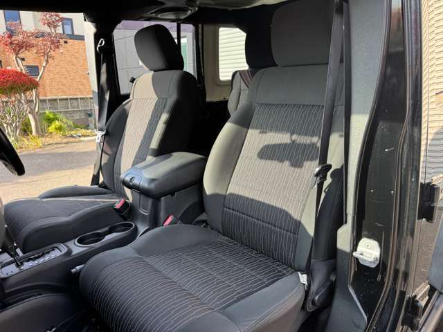 内装もキレイ・清潔に仕上がっています。内装がきれいなお車は気持ちが良いですし、コンディションがいい車が多いです。前のユーザーが丁寧に使っていた証拠です♪