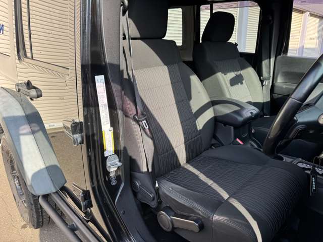 内装もキレイ・清潔に仕上がっています。内装がきれいなお車は気持ちが良いですし、コンディションがいい車が多いです。前のユーザーが丁寧に使っていた証拠です♪