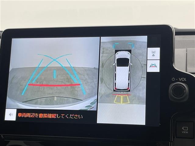 【パノラミックビューモニター】クルマを真上から見下ろした視点で駐車をサポートします！クルマの斜め後ろや真横など、いち早く障害物に気が付くことができます。
