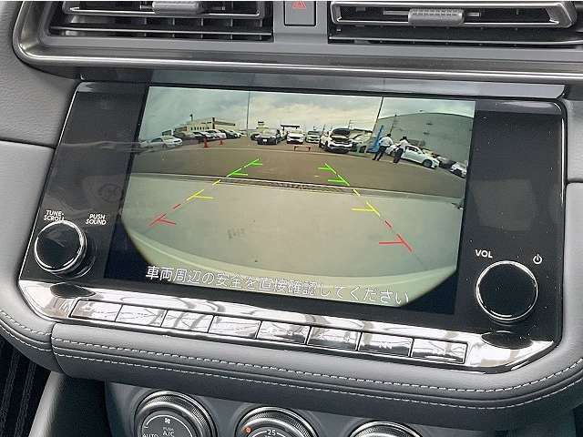 ■駐車するときにバックガイドモニターを見ながら安心して駐車できます！