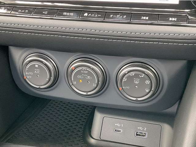 ■温度設定をしておけばいつでも快適な車内温度を維持できるオートエアコン！