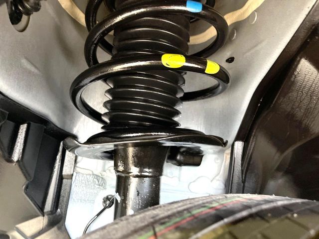 お車を安心してお乗りいただく為には、足回りの定期点検が欠かせません。サービスサポート（有償保証）では無料点検もご提供しており、安心のカーライフをお過ごしいただけるサポート体制が整っています。