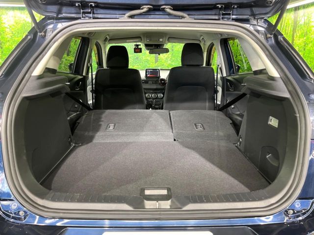 普段のお買い物や通勤、送迎等に十分な荷室スペースを確保しております。セカンドシートを倒すと、大きな荷物の積載も可能です♪