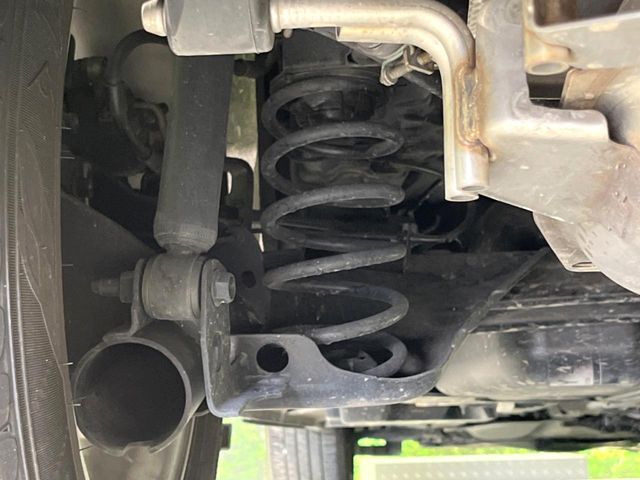 お車を安心してお乗りいただく為には、足回りの定期点検が欠かせません。サービスサポート（有償保証）では無料点検もご提供しており、安心のカーライフをお過ごしいただけるサポート体制が整っています。