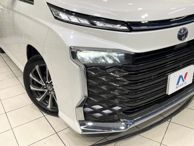 【LEDヘッドライト】悪天候や夜間走行時も良好な視界を確保し安心して運転できる高輝度LEDヘッドライトを装備！点灯速度が早く、消費電力も抑えられています。