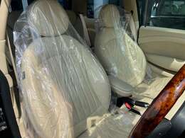 【運転席】座り心地が良いシートなので長時間の運転でも快適にお過ごしいただけます。新品のフロアマットのご注文も可能です。掲載箇所以外にご希望の写真がございましたらお気軽にお問い合わせ下さい。