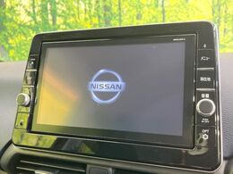 【純正ナビ】人気の純正ナビを装備しております。ナビの使いやすさはもちろん、オーディオ機能も充実！キャンプや旅行はもちろん、通勤や買い物など普段のドライブも楽しくなるはず♪