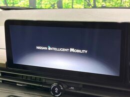 【メーカー純正12.3型ナビ】インテリアに溶け込むスタイリッシュな「専用設計」メーカーナビを装備♪視認性や操作性など基本性能にも優れ、より上質なカーライフをお楽しみいただけます。