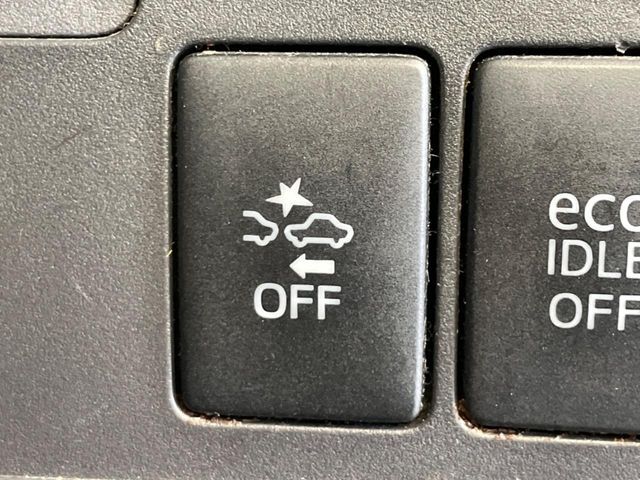 【スマートアシスト】走行中に前方の車両等を認識し、衝突しそうな時は警報とブレーキで衝突回避と被害軽減をアシスト。より安全にドライブをお楽しみいただけます。