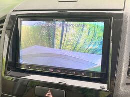 【バックカメラ】駐車時に後方がリアルタイム映像で確認できます。大型商業施設や立体駐車場での駐車時や、夜間のバック時に大活躍！運転スキルに関わらず、今や必須となった装備のひとつです！