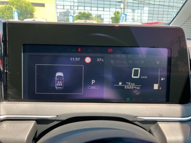 WECARSの展示場では実際に見て、触ってお車をお選びいただけます！知識の豊富な営業スタッフが様々なカーライフをご提案いたします！