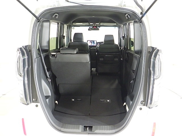 荷物によって片側のみシートを倒して使うことも出来ます！