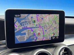 ●純正ナビ:一体感のあるナビは、高級感ある車内を演出してくれます。オーディオ機能も充実しておりますので、運転もより楽しめます♪