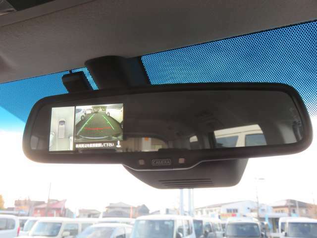 バックカメラと全周囲カメラの両方の画像で安全に駐車が可能です。